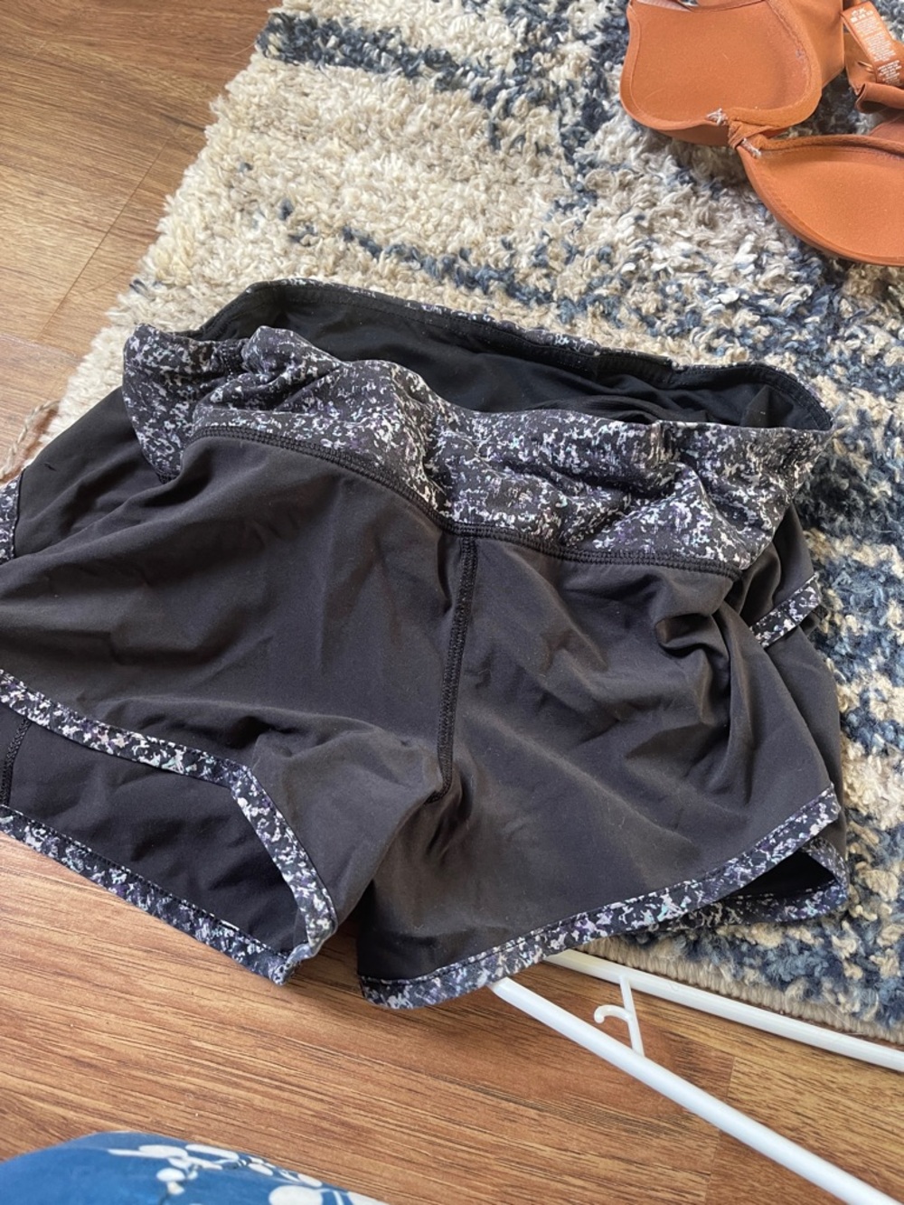 Lululemon Speed Shorts Size 4 — Black Rocky Road Sand Dune Toothpaste Old School